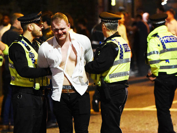 Drunk-fight-police-arrest-Back-Eye-Friday-369797